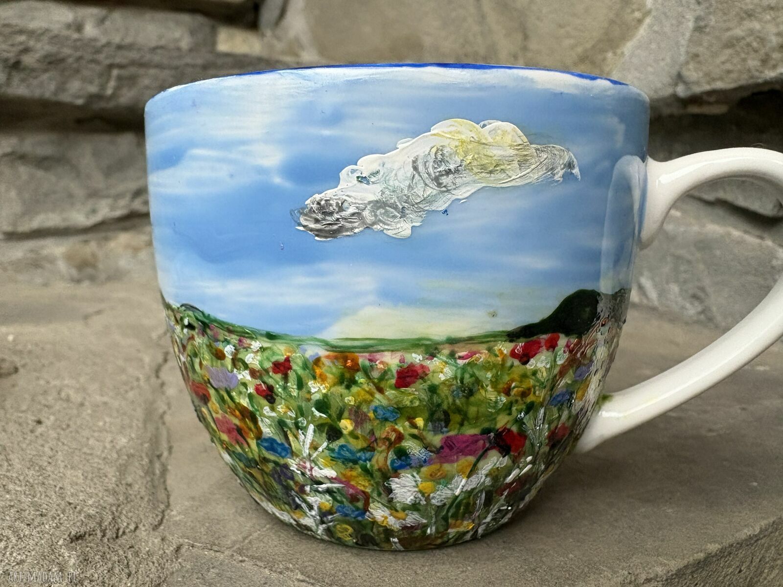 Porcelanowa filiżanka ręcznie malowana Łąka i chmury (250 ml)