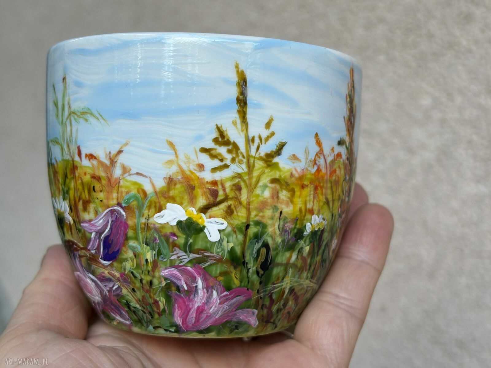 Porcelanowa filiżanka ręcznie malowana Łąka 250 ml ze spodkiem