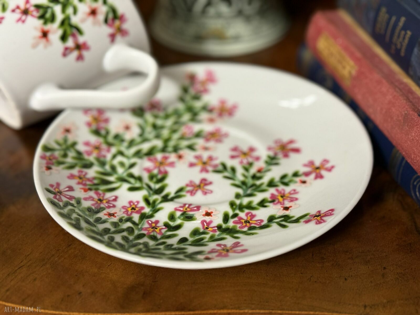Filiżanka porcelanowa ręcznie malowana 'Różowy bukiet' z podstawką - 250 ml