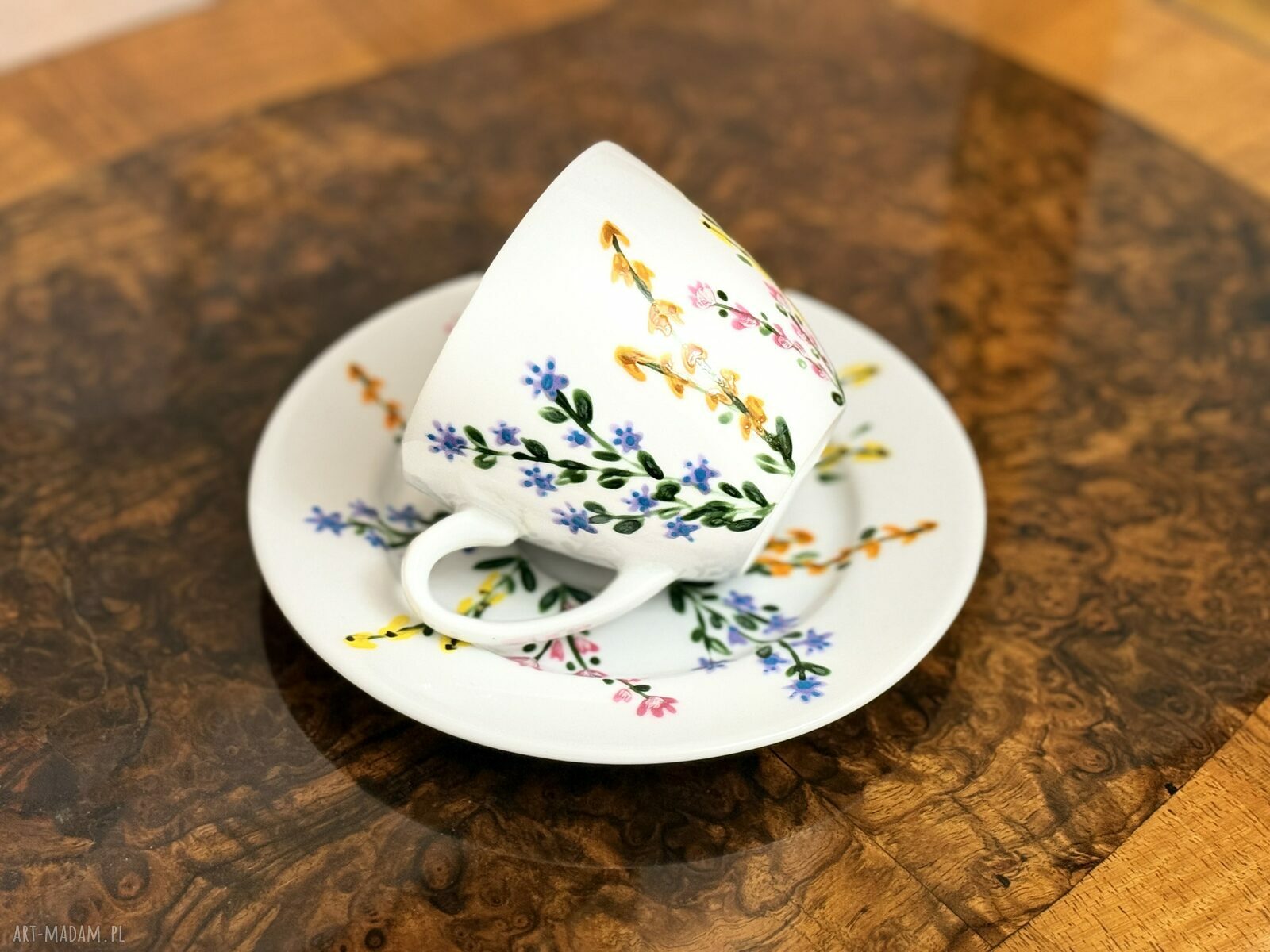 Filiżanka porcelanowa ręcznie malowana "Kolorowy bukiet" ze spodkiem 200 ml