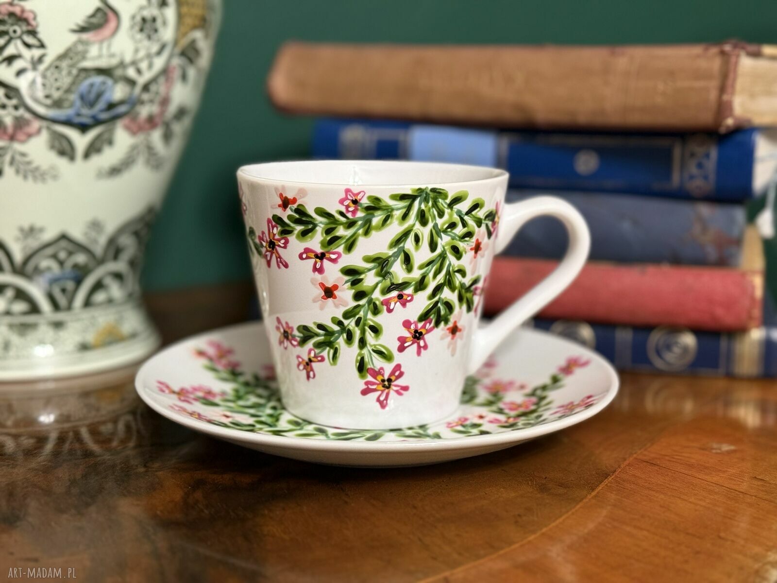 Filiżanka porcelanowa ręcznie malowana 'Różowy bukiet' z podstawką - 250 ml