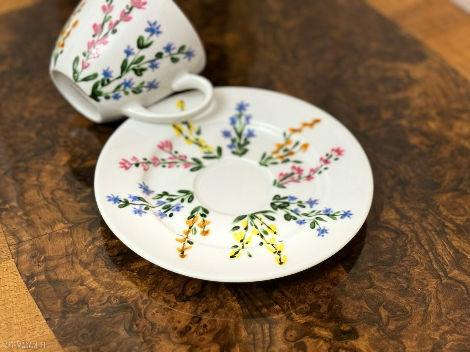 Filiżanka porcelanowa ręcznie malowana "Kolorowy bukiet" ze spodkiem 200 ml