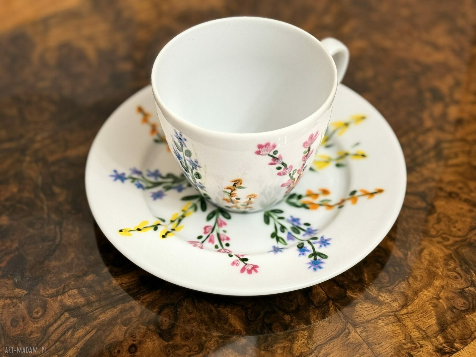 Filiżanka porcelanowa ręcznie malowana "Kolorowy bukiet" ze spodkiem 200 ml