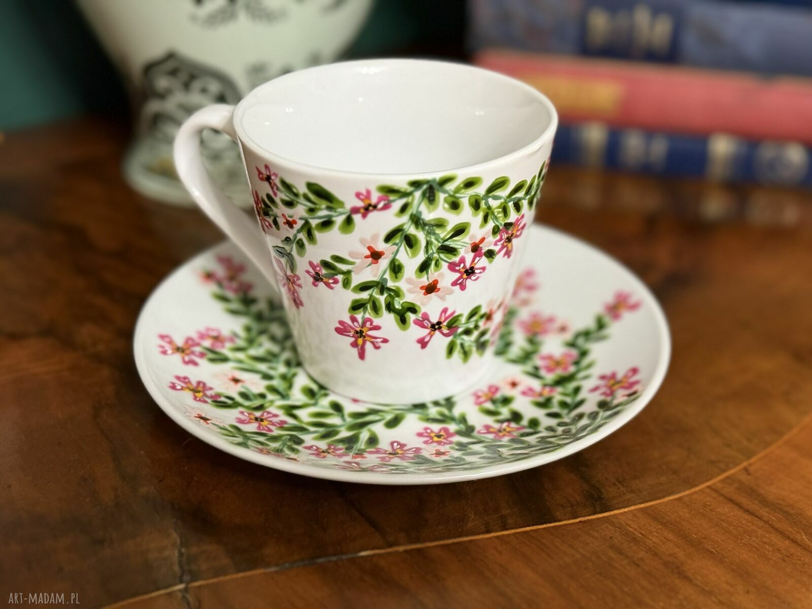 Filiżanka porcelanowa ręcznie malowana 'Różowy bukiet' z podstawką - 250 ml