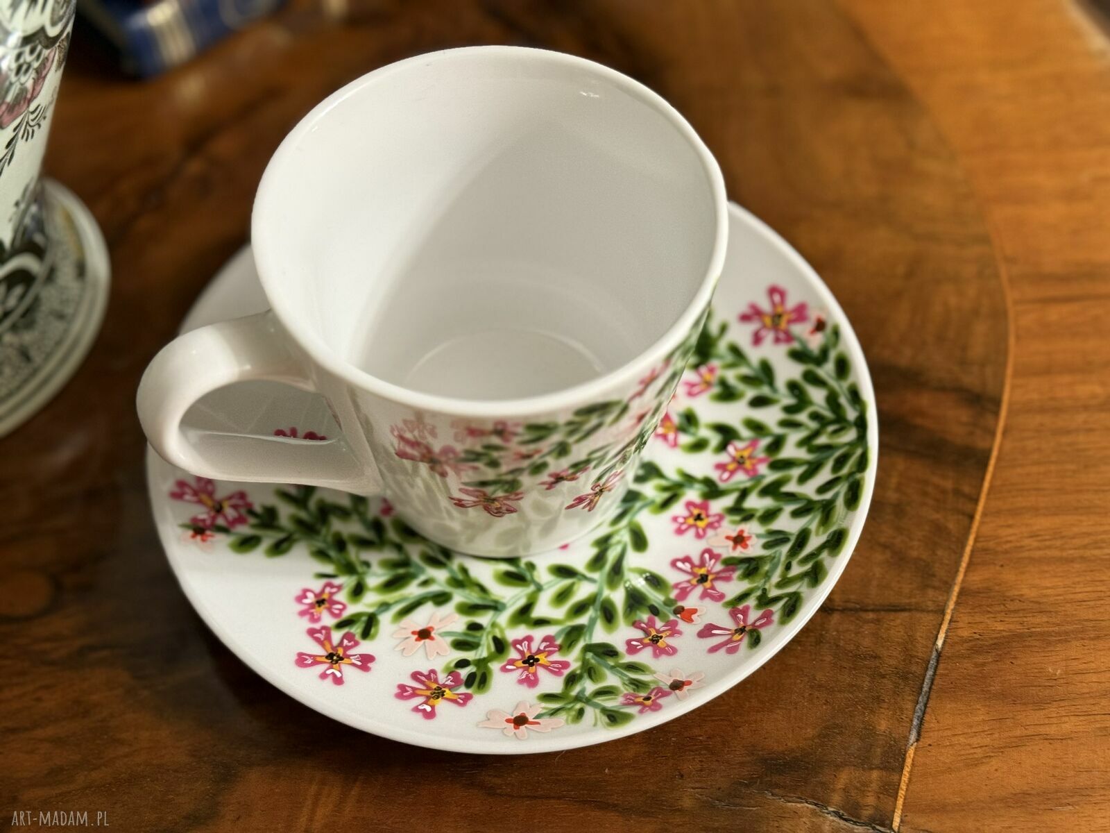 Filiżanka porcelanowa ręcznie malowana 'Różowy bukiet' z podstawką - 250 ml