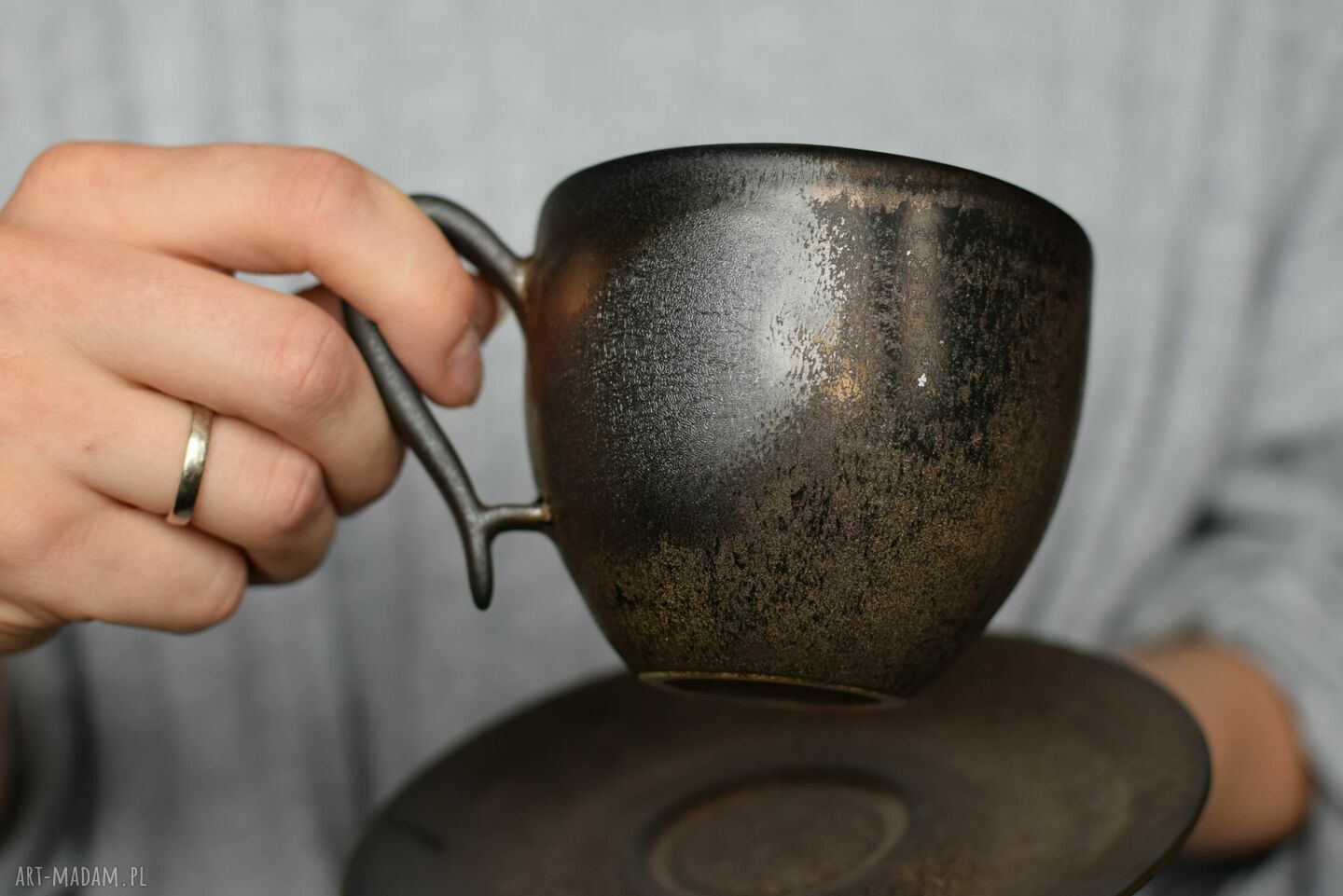 Filiżanka rustykalna 270 ml ciemne złoto i srebro na kawę