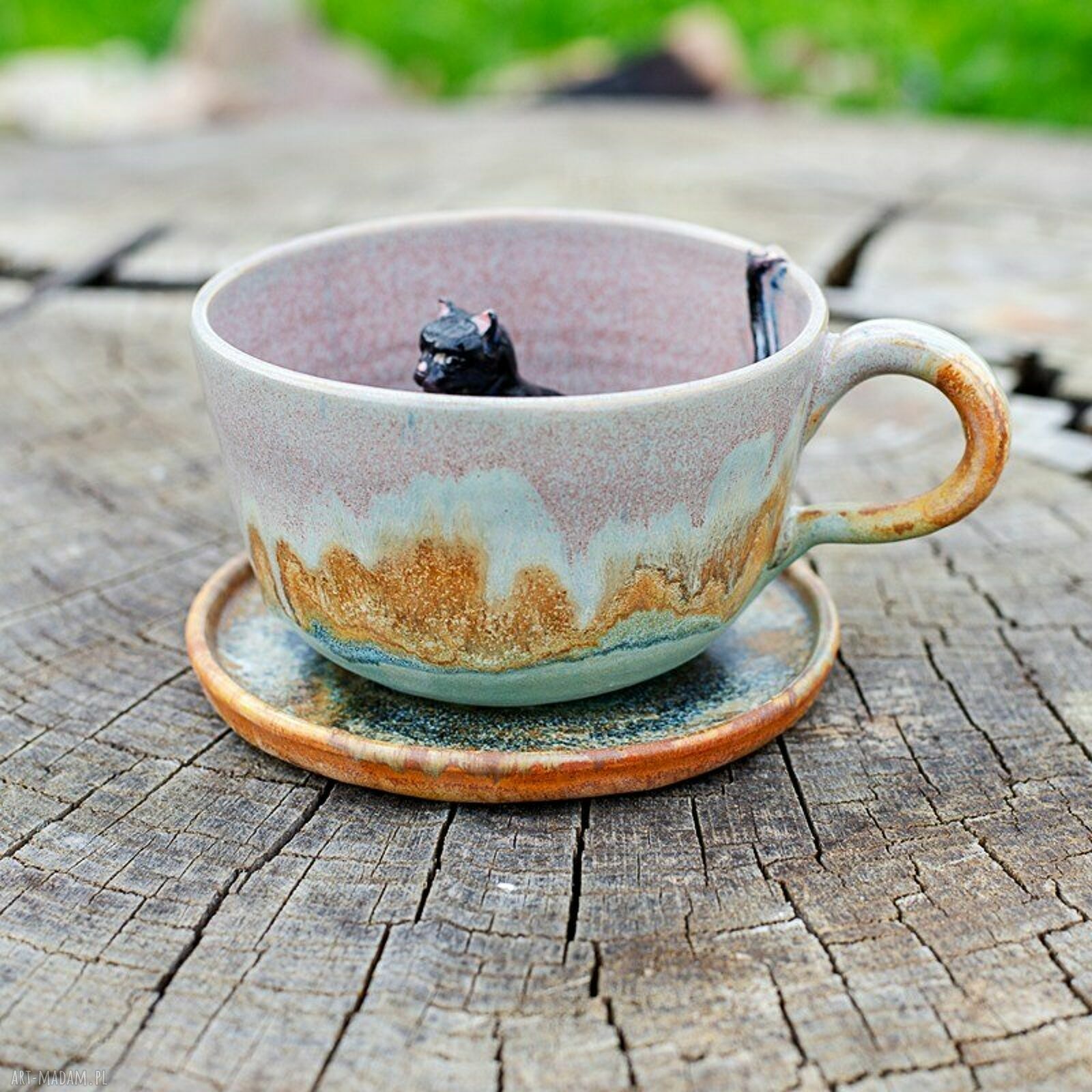 Filiżanka z figurką kota Tundra - rękodzieło ceramiczne ok. 290 ml (czarna)