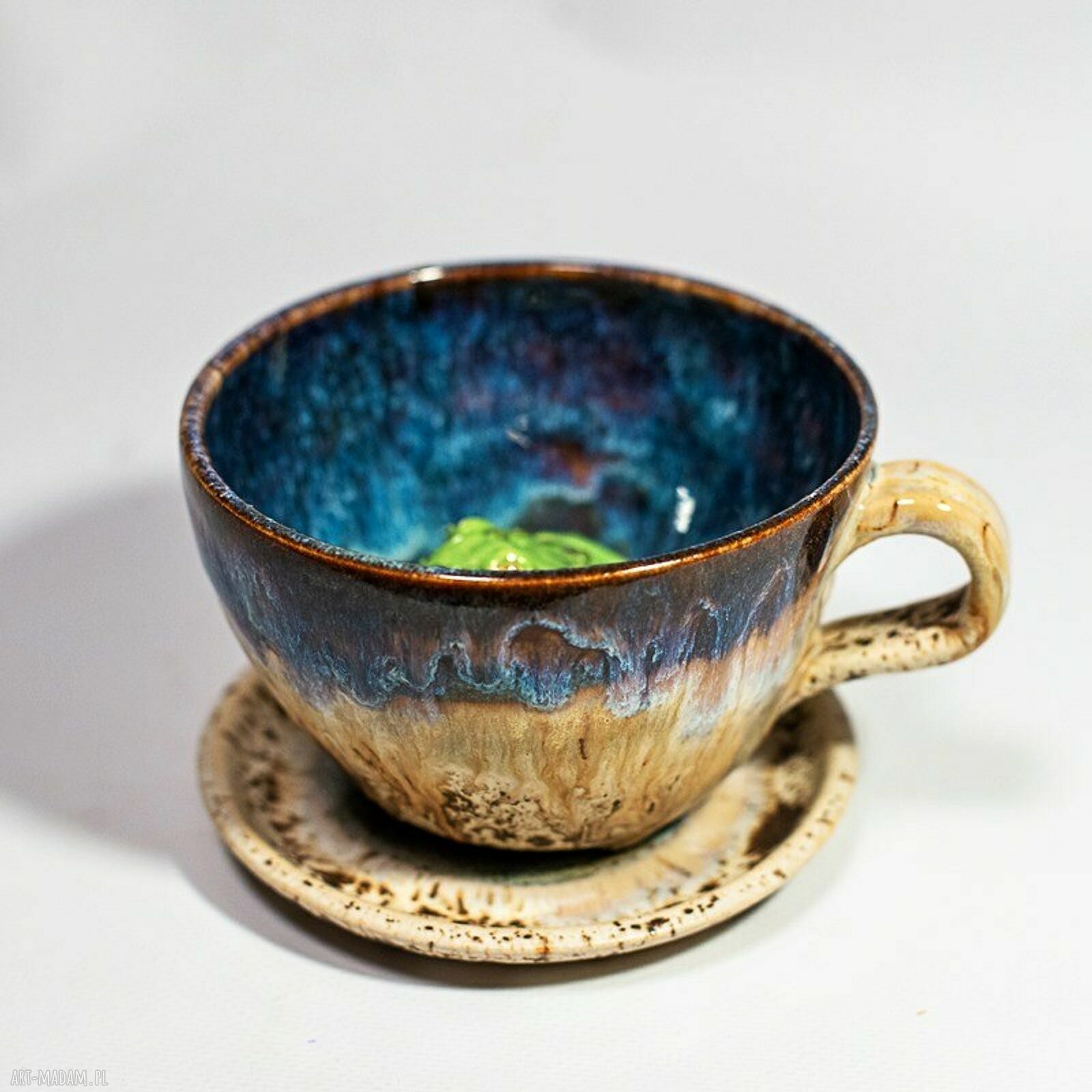 Filiżanka ceramiczna z figurką żabki - nakrapiany opal (ok 370-380 ml)