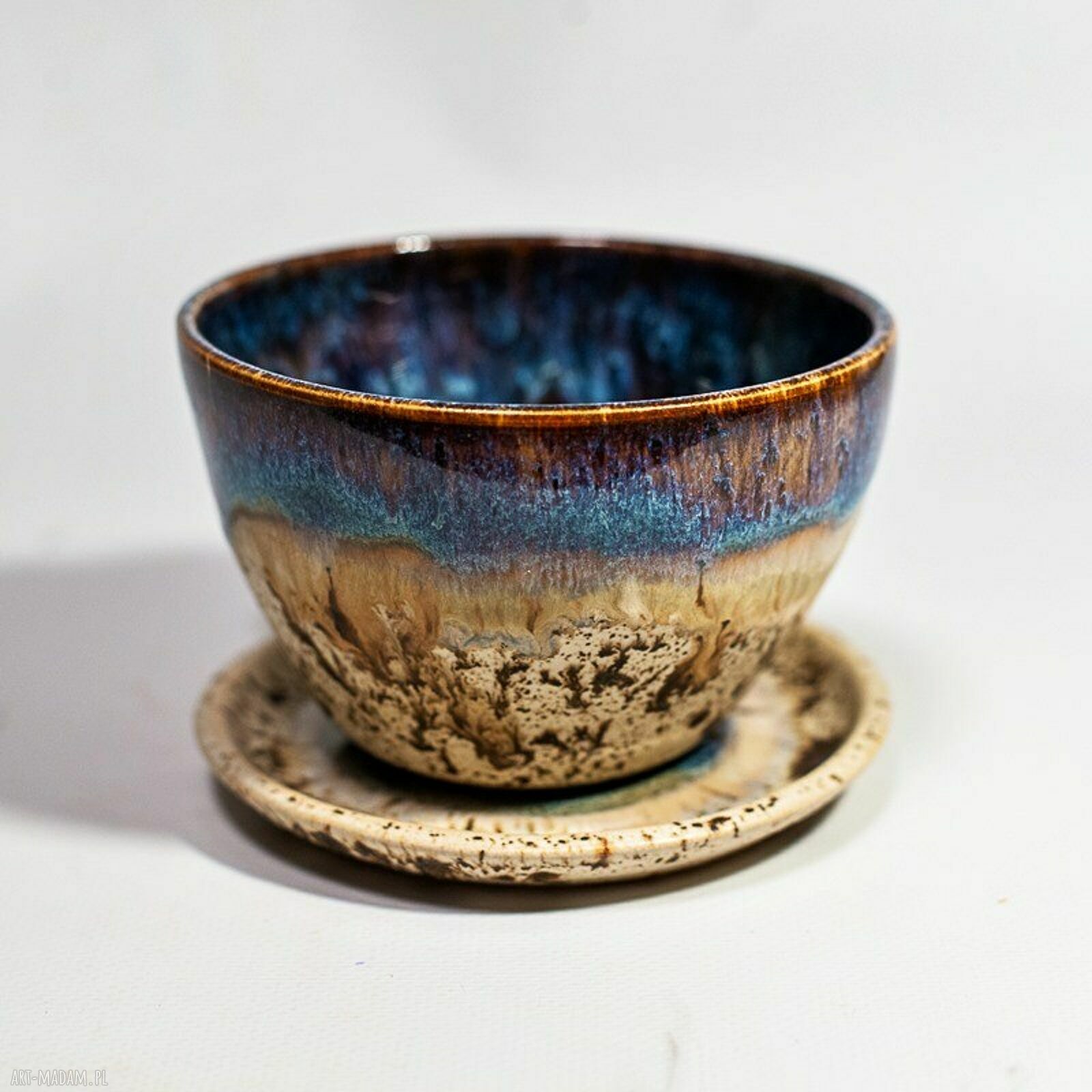Filiżanka ceramiczna z figurką żabki - nakrapiany opal (ok 370-380 ml)