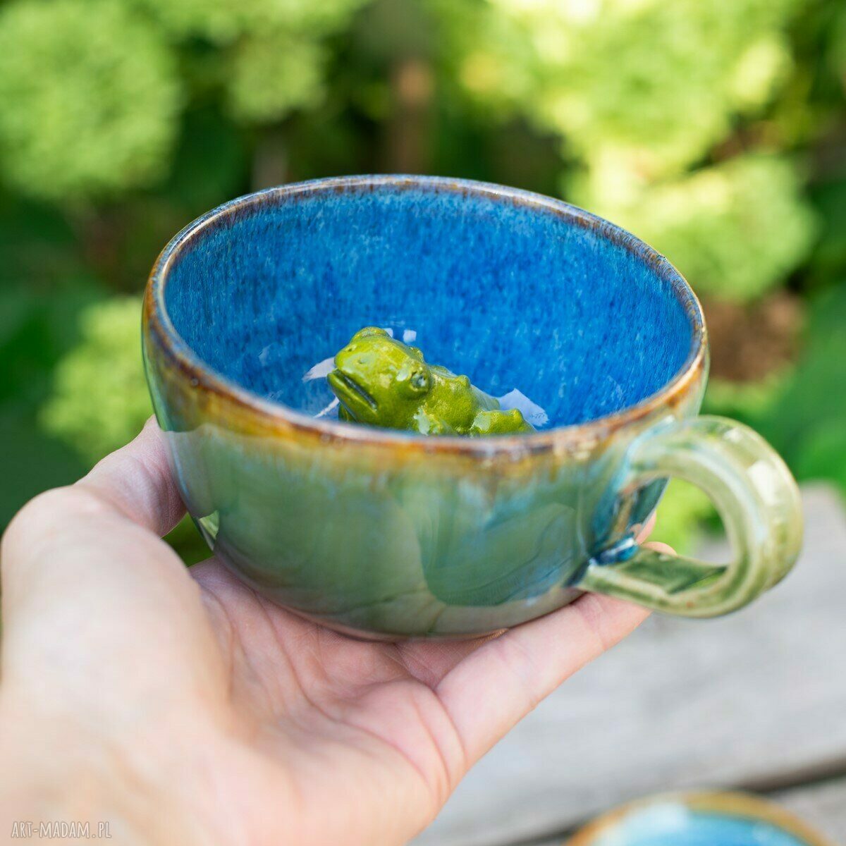 Filiżanka z figurką żabki - ceramika handmade ok. 300 ml z talerzykiem