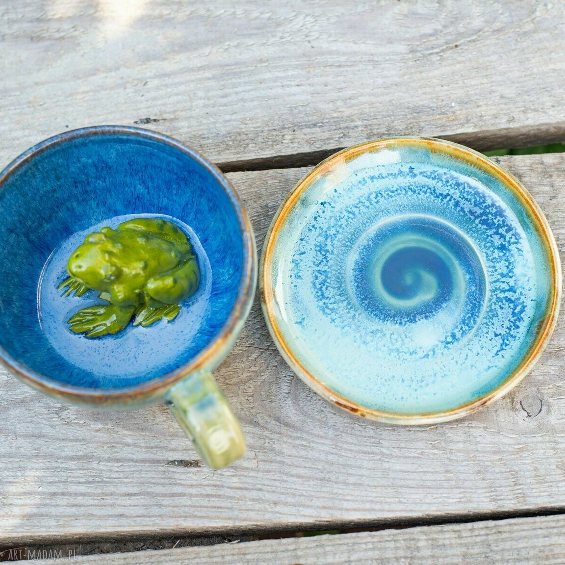 Filiżanka z figurką żabki - ceramika handmade ok. 300 ml z talerzykiem