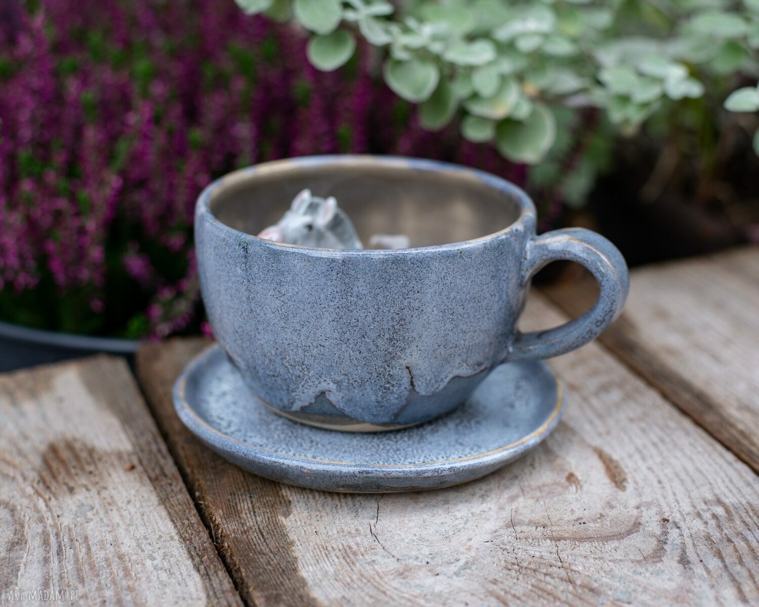 filiżanka z figurką konia siwek niebieskoszare do kawy ღ art-Madam.pl