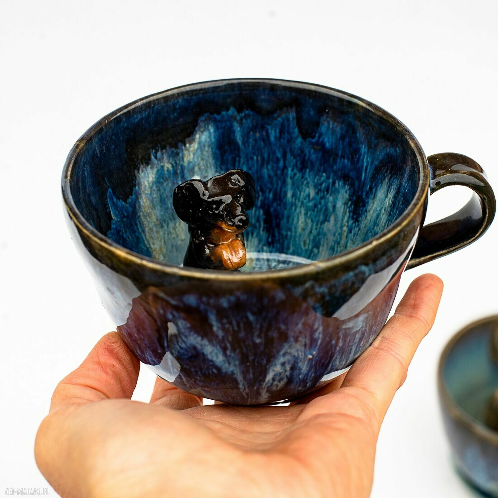 Filiżanka z jamnikiem Kasjopea Dark 380 ml - rękodzieło ceramiczne z talerzykiem