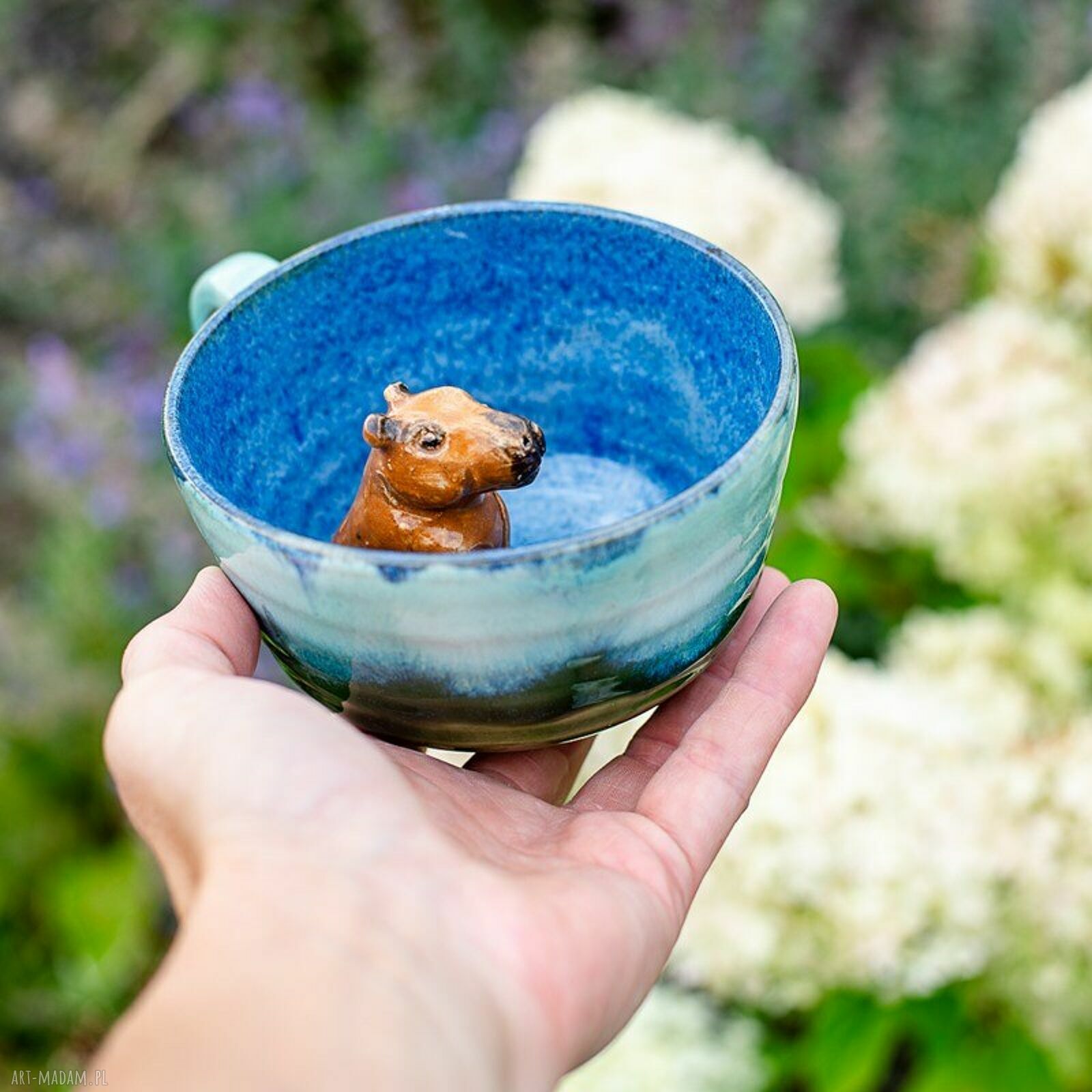 Filiżanka z kapibarą Leśne Jeziorko - ceramiczne rękodzieło
