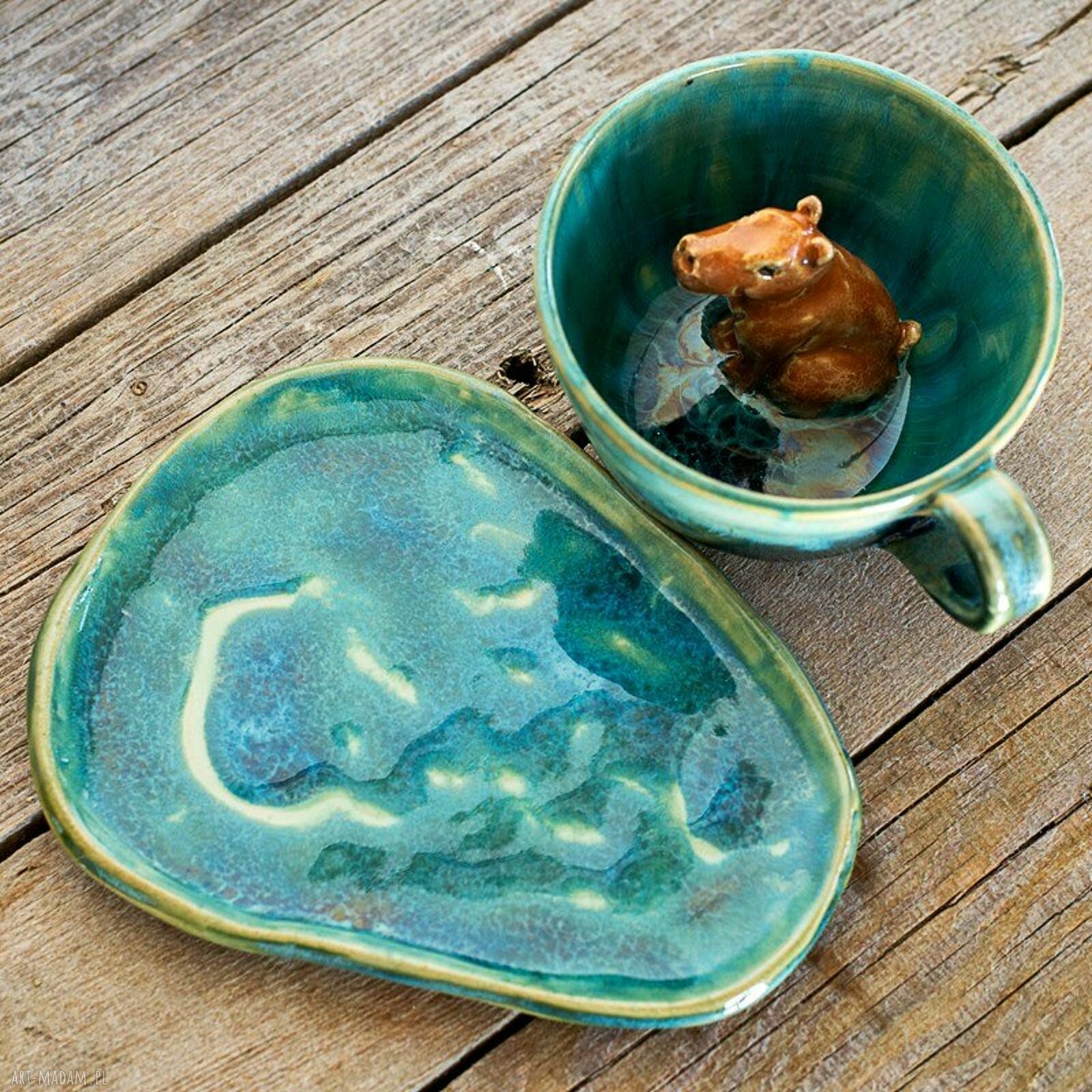Filiżanka z kapibarą „Seledynowe jeziorko” - rękodzieło ceramiczne ok. 350 ml