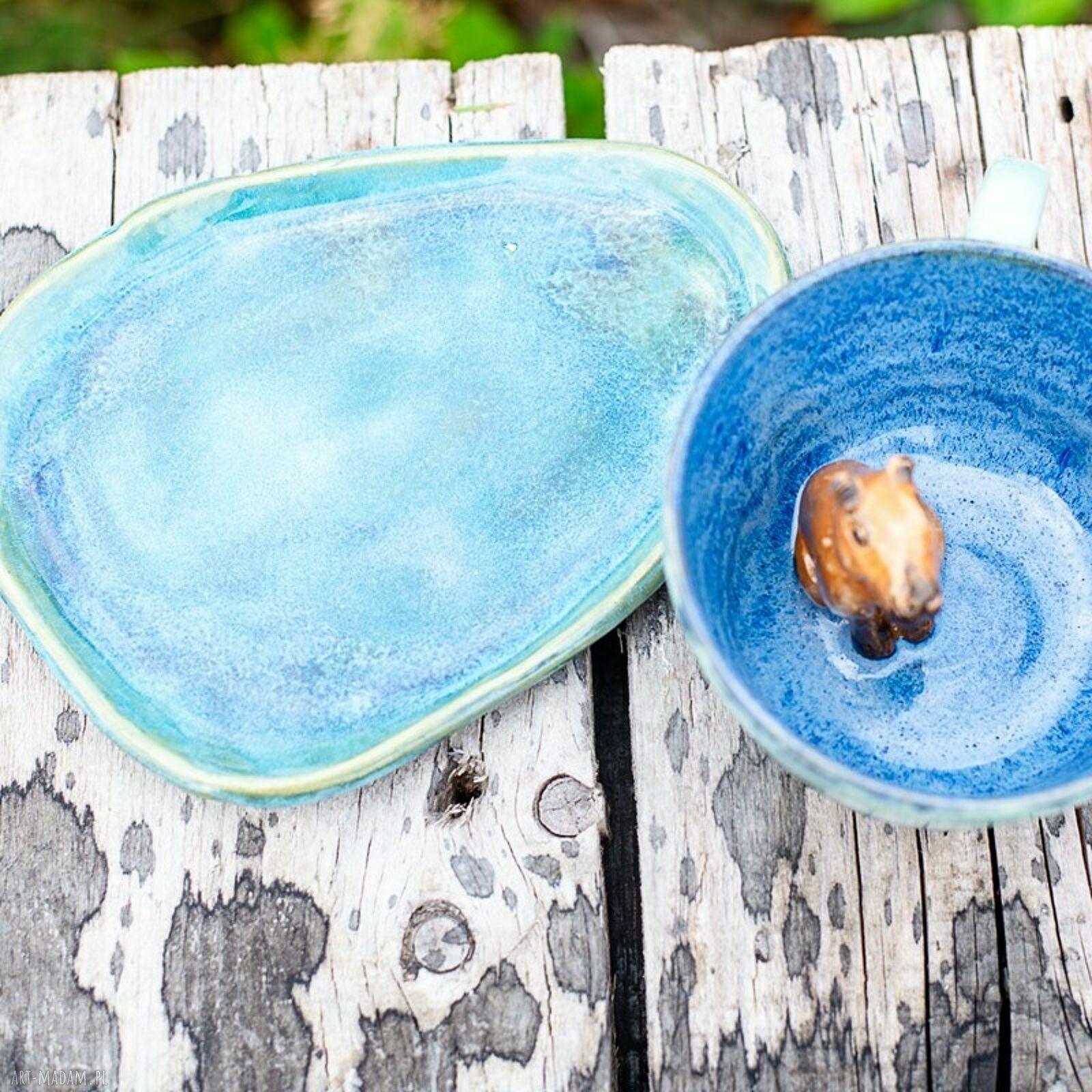 Filiżanka z kapibarą Leśne Jeziorko - ceramiczne rękodzieło