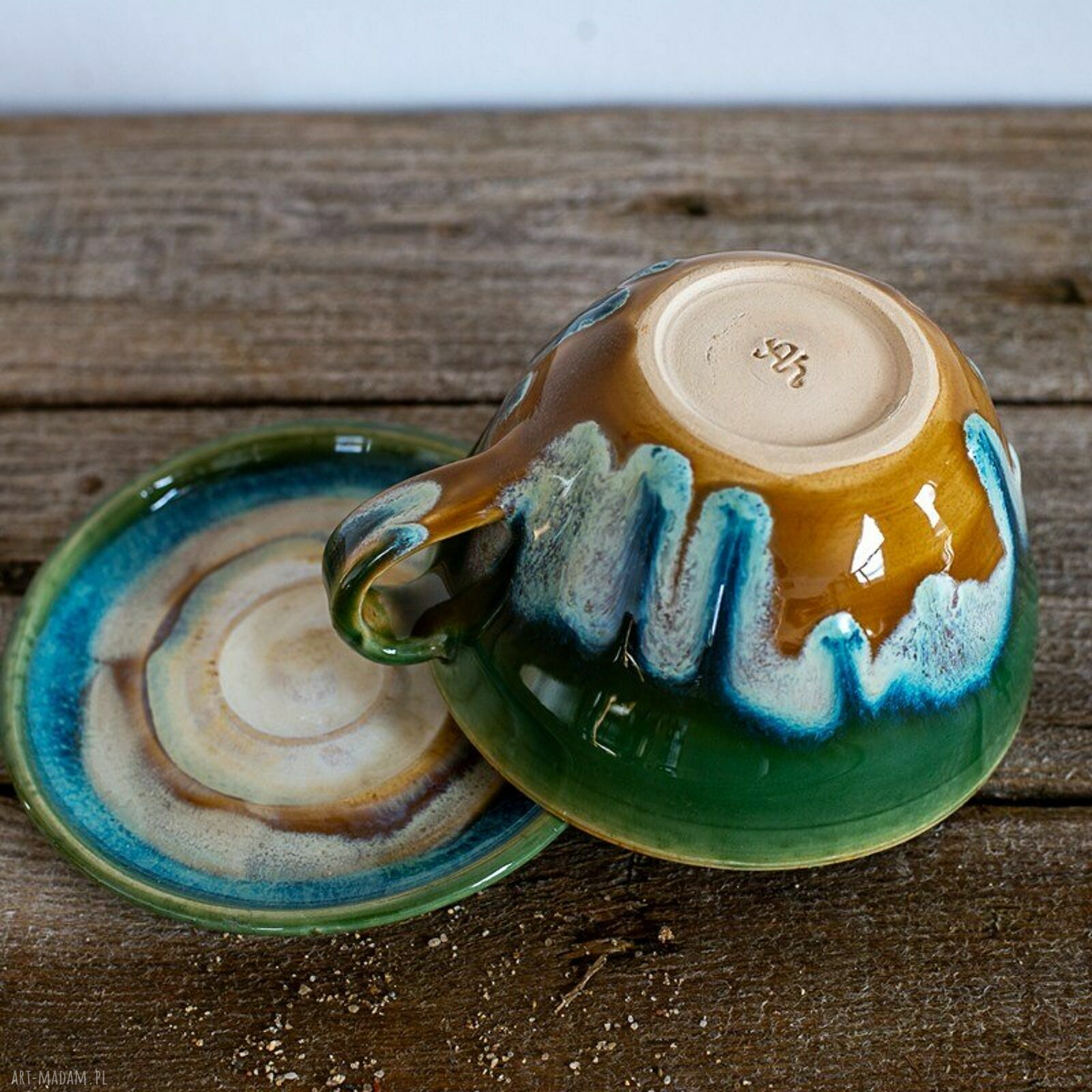 Filiżanka z figurką kapibary - Miodna Łąka - rękodzieło ceramiczne 320 ml