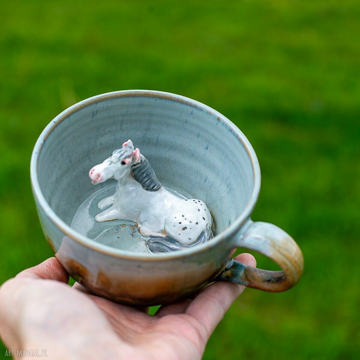 Ręcznie robiona filiżanka z koniem Azul Horse - 320 ml z talerzykiem