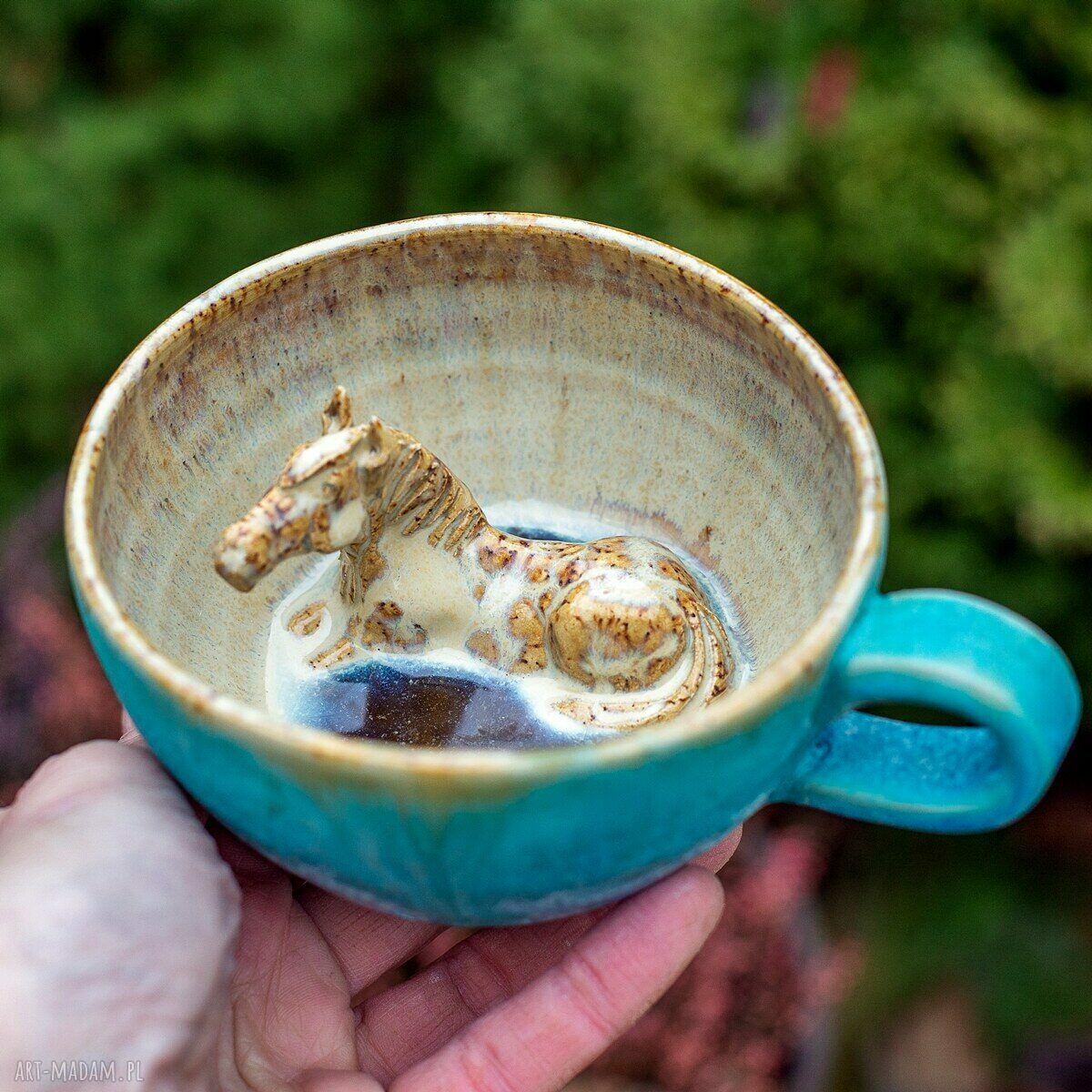 Filiżanka z koniem Azul Horse - piegowaty turkus, kamionka 300 ml (z talerzykiem)