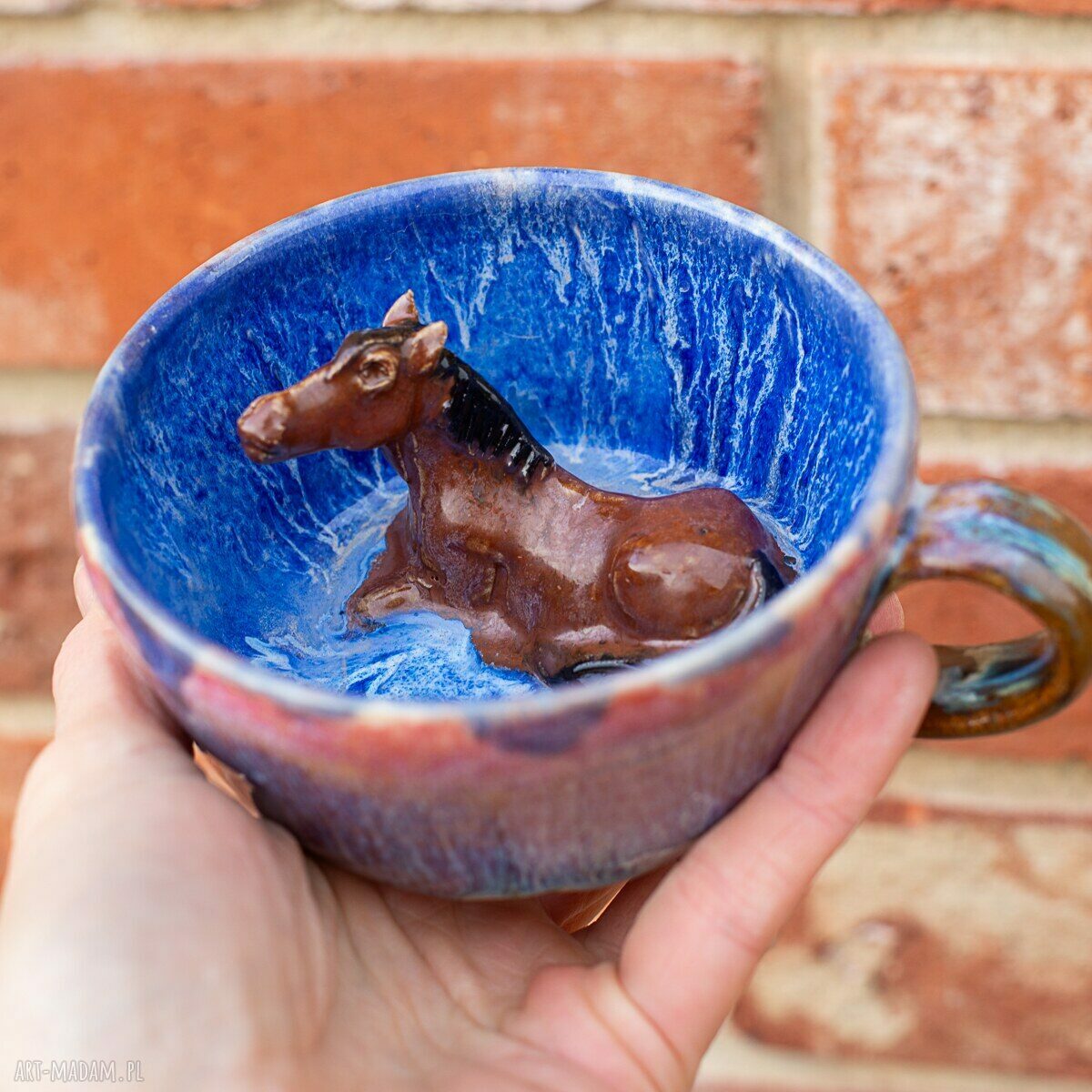 Filiżanka z koniem Opal Blue - rękodzieło ceramiczne dla miłośniczki koni
