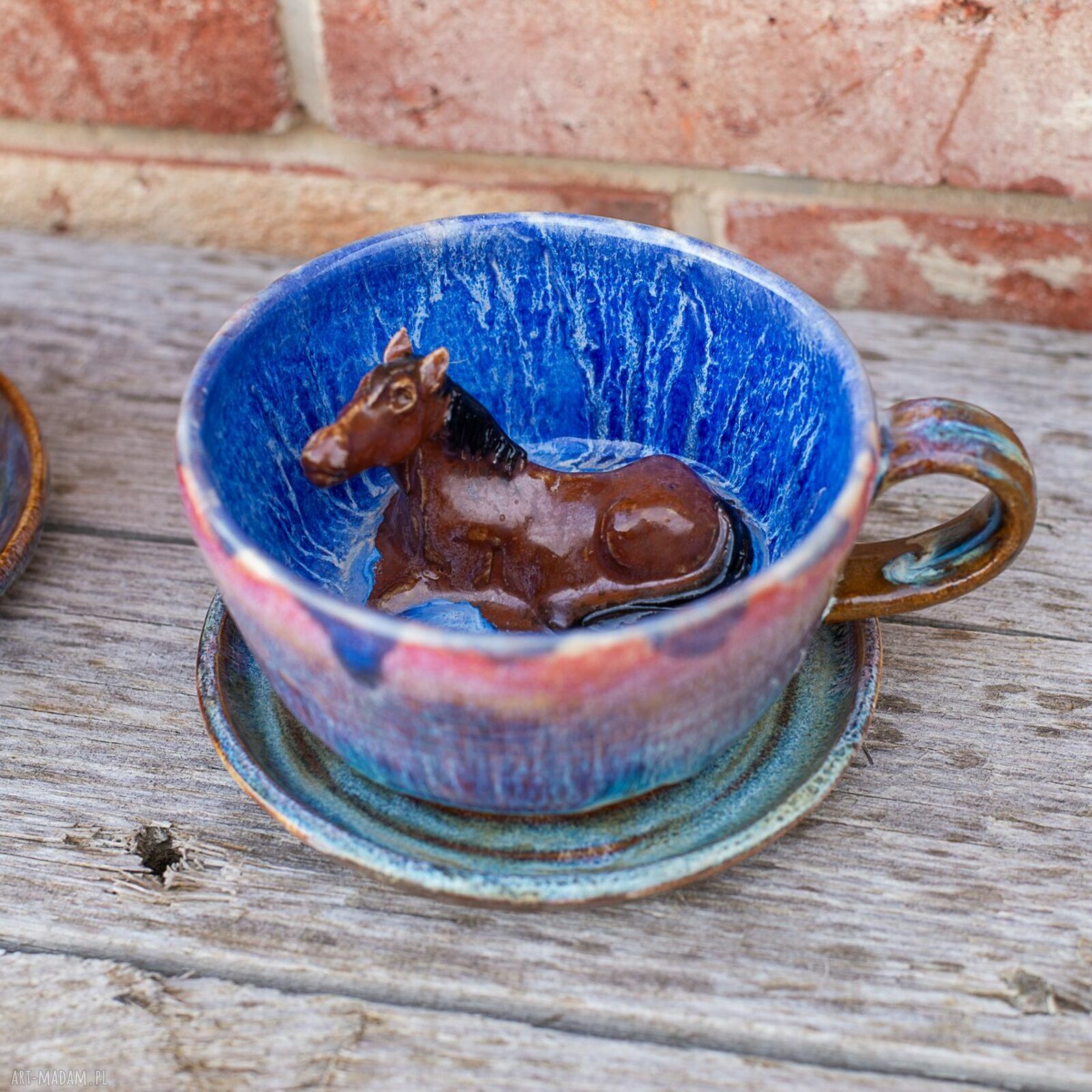 Filiżanka z koniem Opal Blue - rękodzieło ceramiczne dla miłośniczki koni