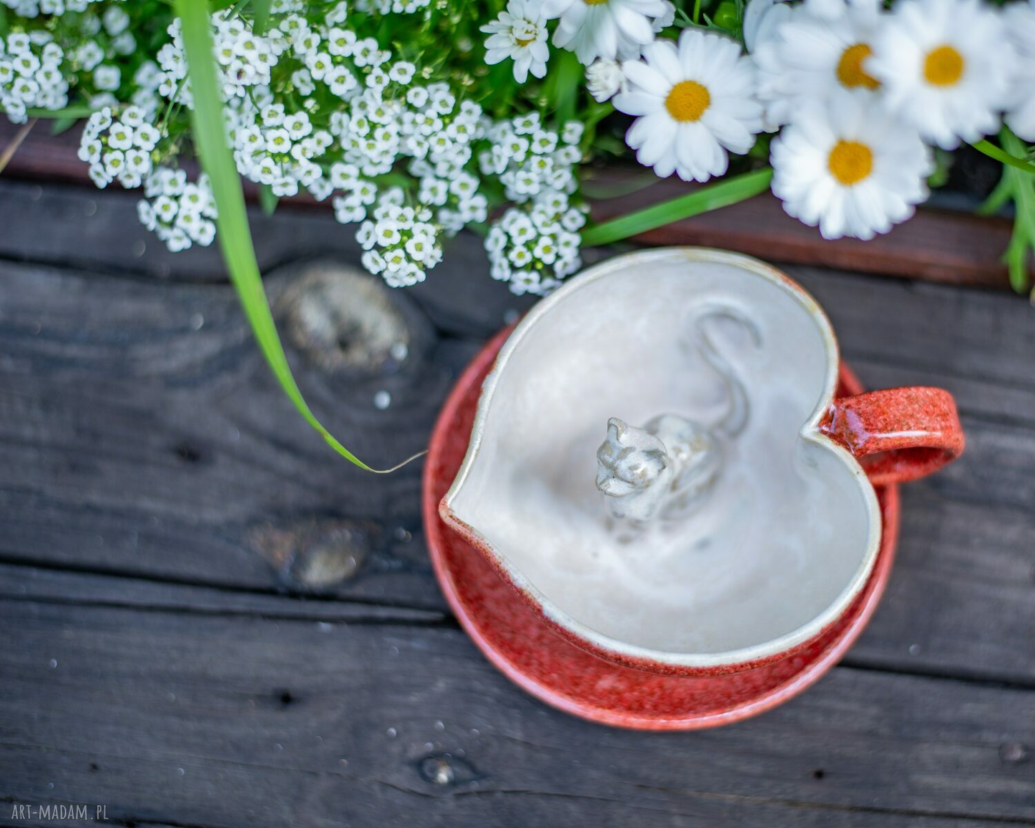 Filiżanka ceramiczna w kształcie serca z kotem - 260 ml