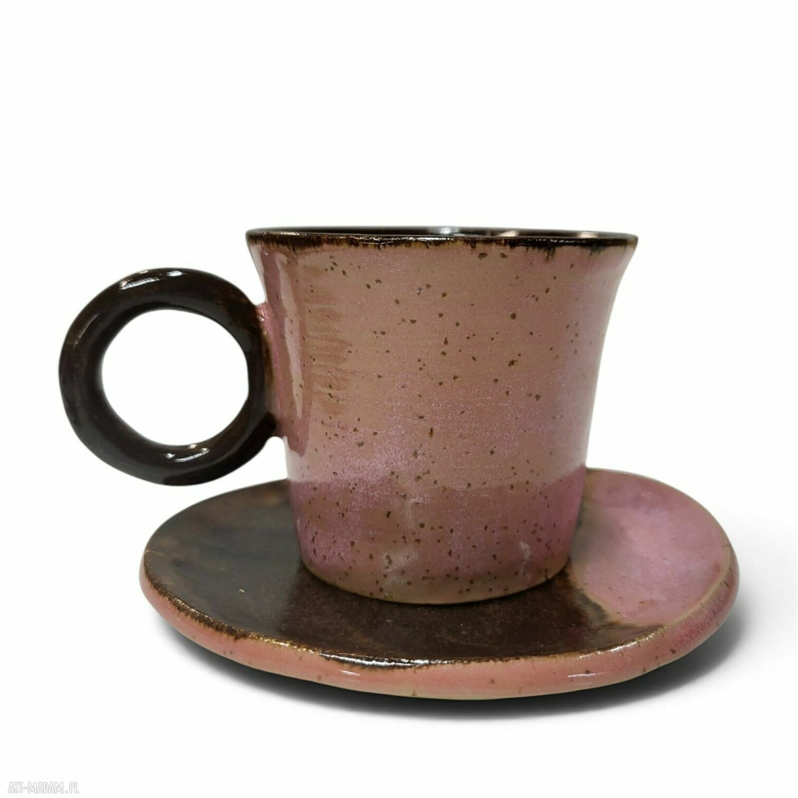 Ręcznie robiona filiżanka ceramiczna z podstawką