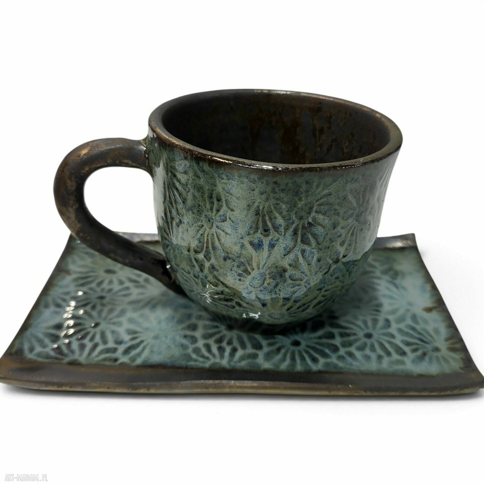 Ręcznie robiona filiżanka ceramiczna z podstawką