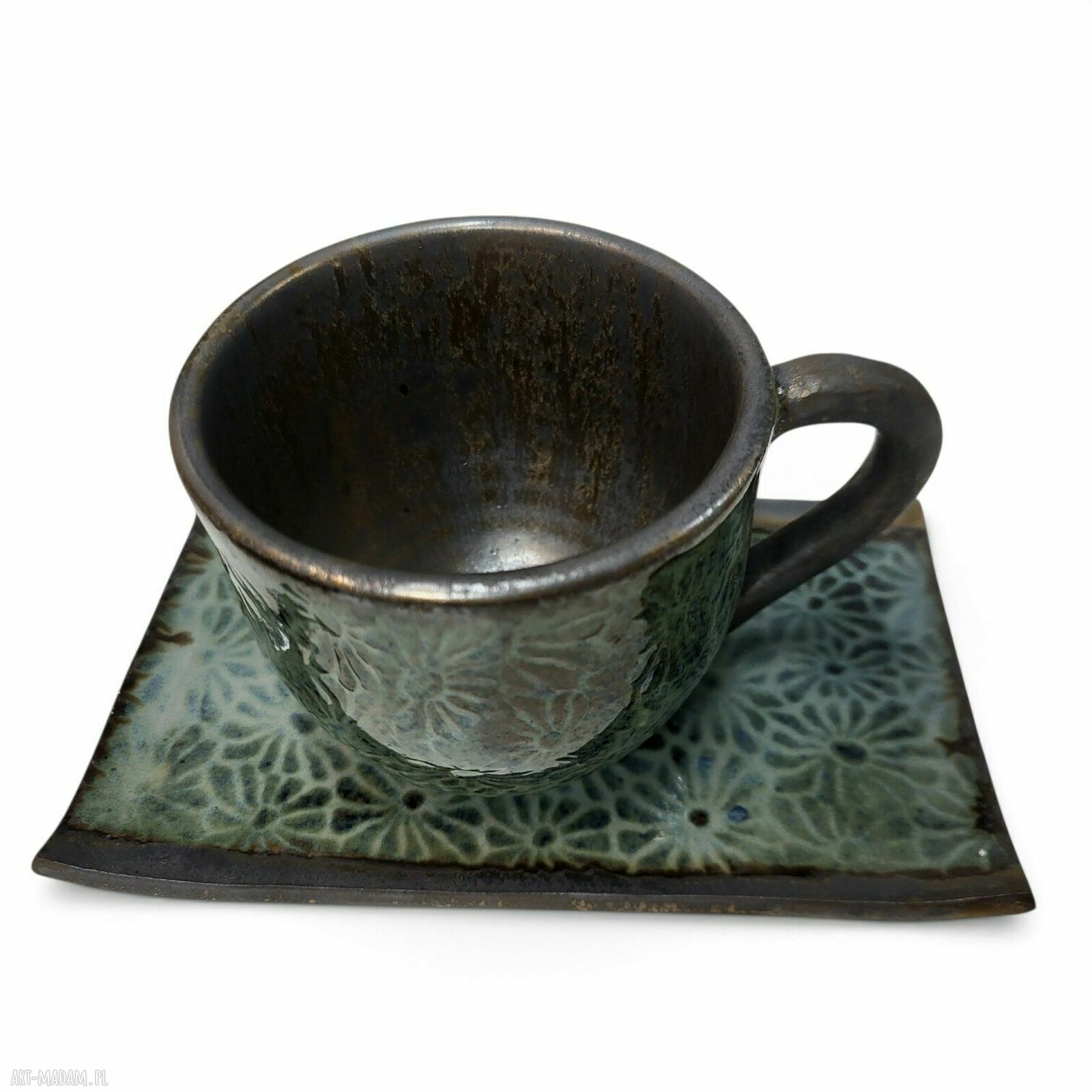 Ręcznie robiona filiżanka ceramiczna z podstawką