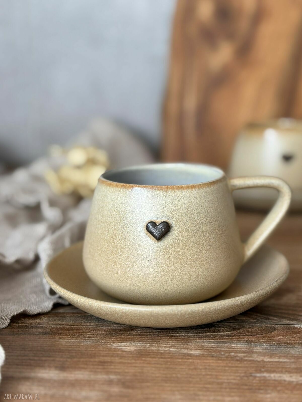 Filiżanka ze spodkiem 250 ml w stylu boho - Pustynny piach z sercem handmade