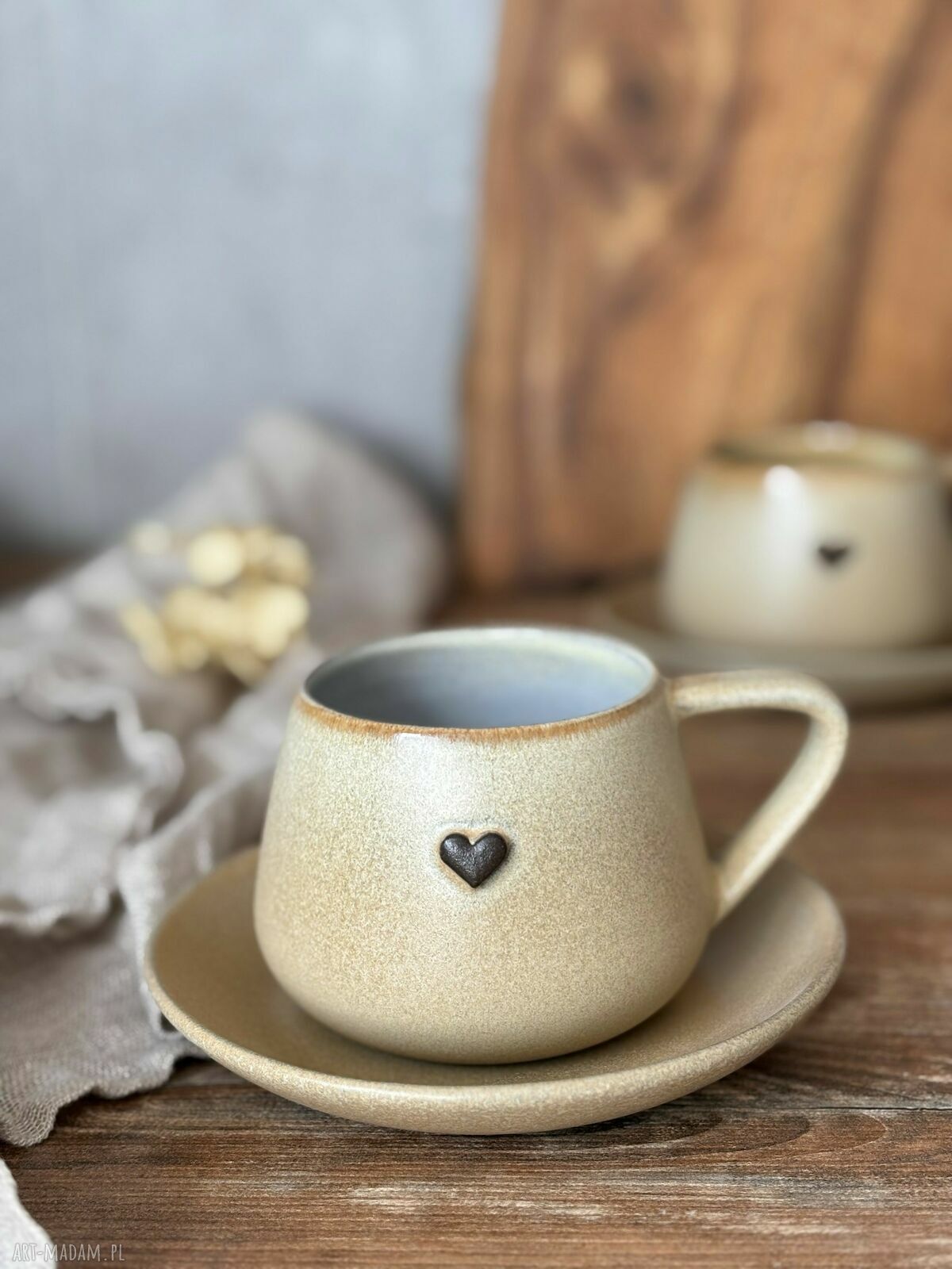 Filiżanka ze spodkiem 250 ml w stylu boho - Pustynny piach z sercem (handmade)