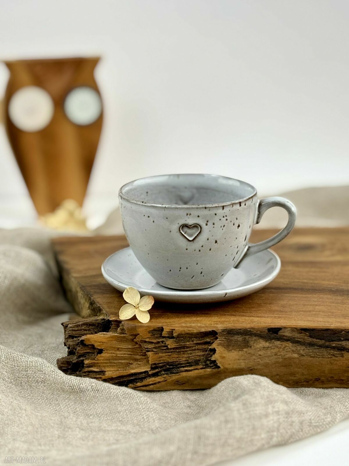 Filiżanka ze spodkiem w stylu boho ręcznie robiona 180 ml - cappuccino z sercem