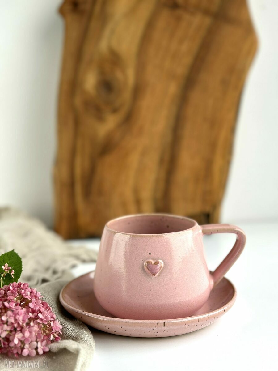 Różowa filiżanka ze spodkiem z sercem - handmade 250 ml