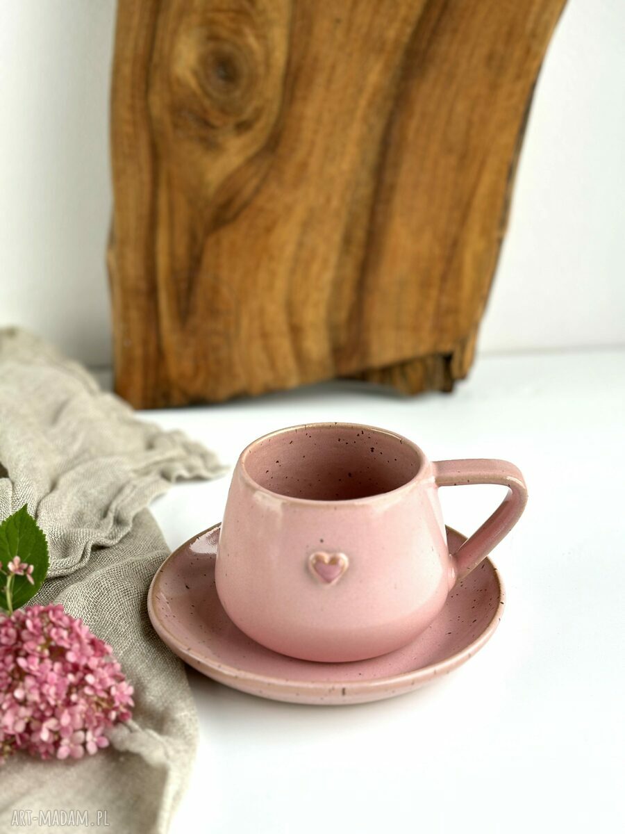 Różowa filiżanka ze spodkiem z sercem - handmade 250 ml