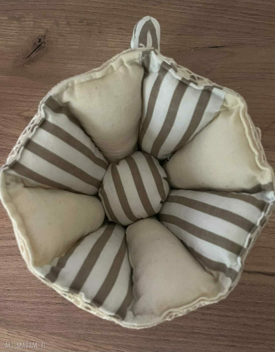 Beżowa filiżanka do przechowywania drobiazgów - ręcznie szyta z bawełny (13 cm)