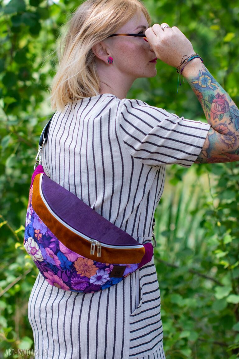 Fioletowa nerka damska w kwiaty PURPUROWA FUZJA - XXL