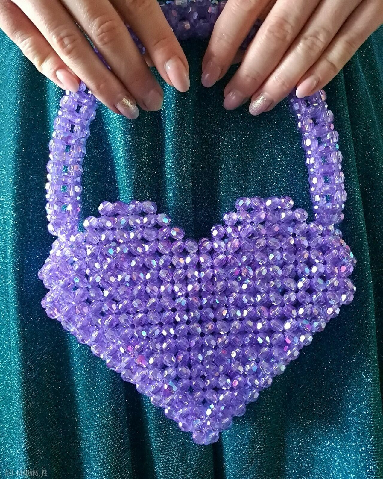 Fioletowa torebka w kształcie serca z koralików - do ręki (handmade)