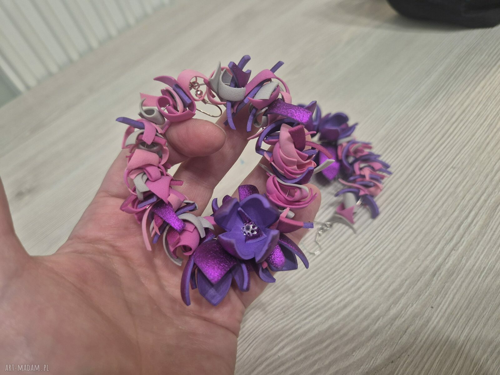 Fioletowe kolczyki boho w kwiaty na kołach - Ruda Klara