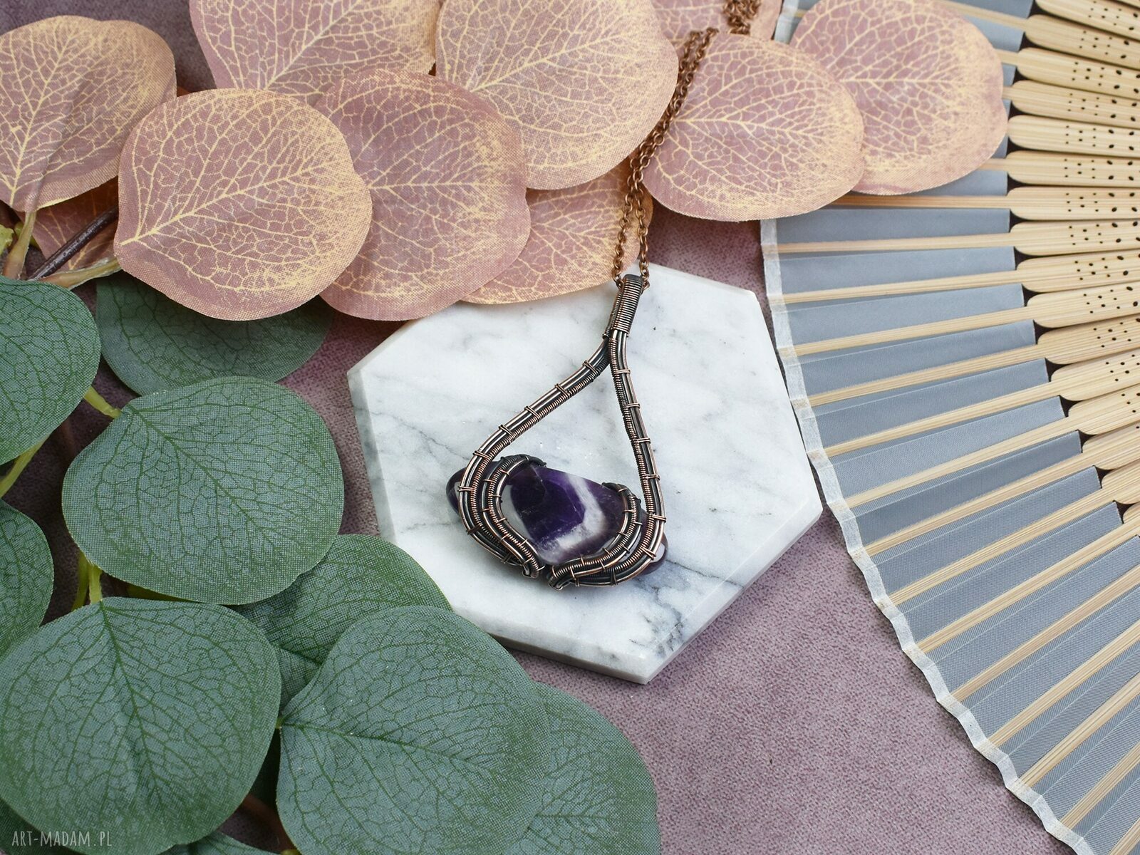 Miedziany wisiorek wire wrapping z ametystem ręcznie robiony naszyjnik