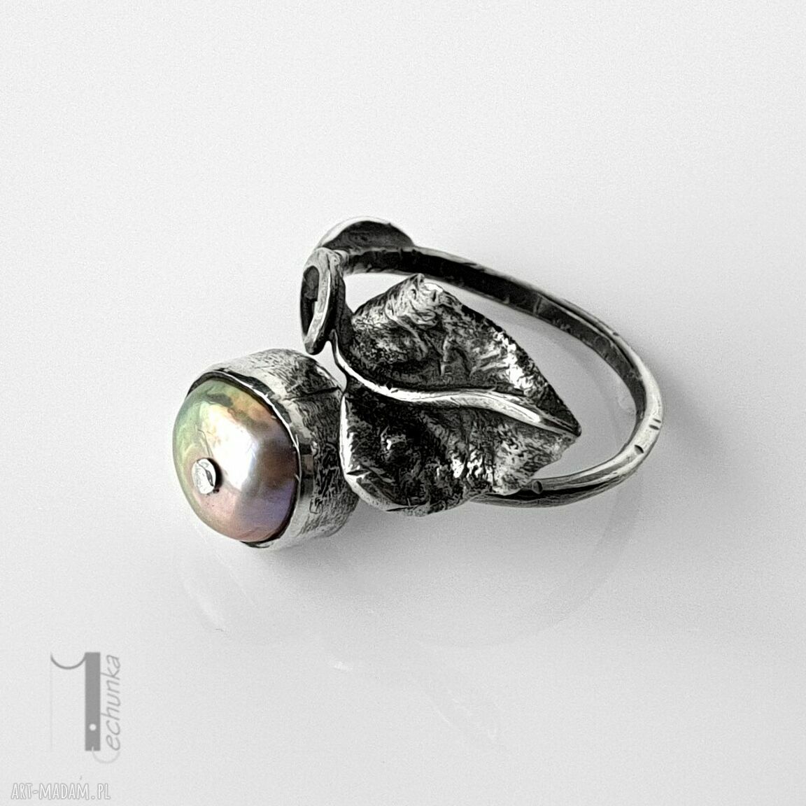 Fleur - srebrny pierścionek z perłą słodkowodną (metaloplastyka)