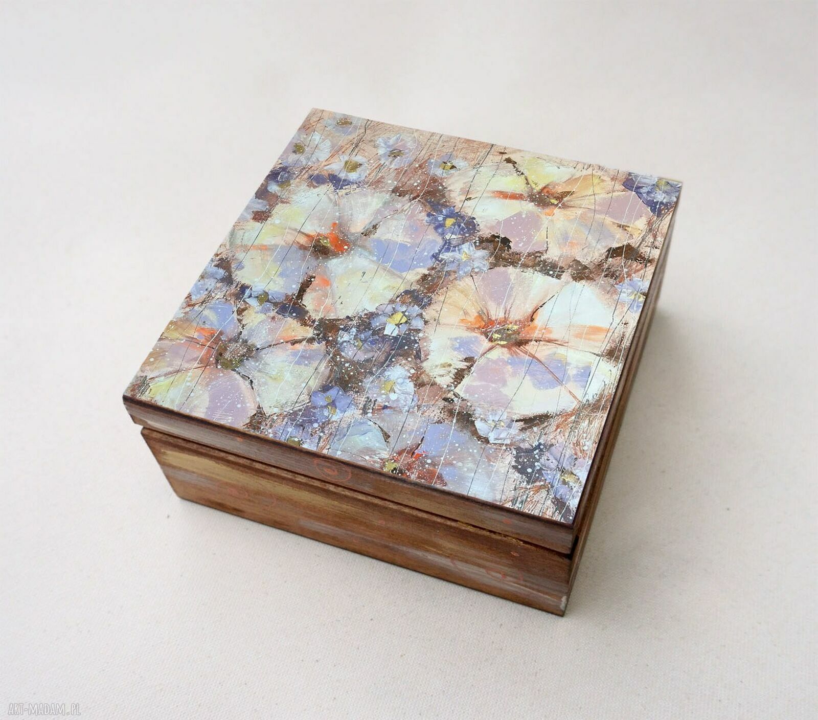 Flower kiss - szkatułka drewniana z decoupage - ręcznie wykonana