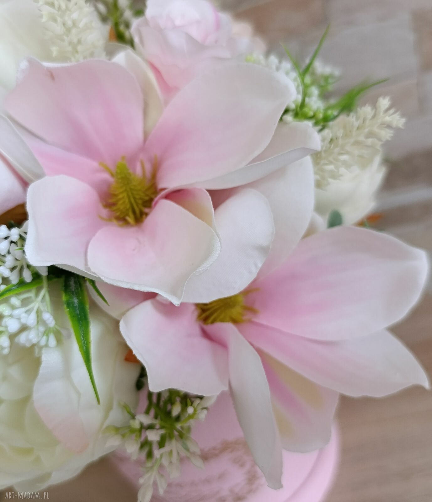 Flowerbox na prezent - stroik w różowym pudełku ze złotymi napisami