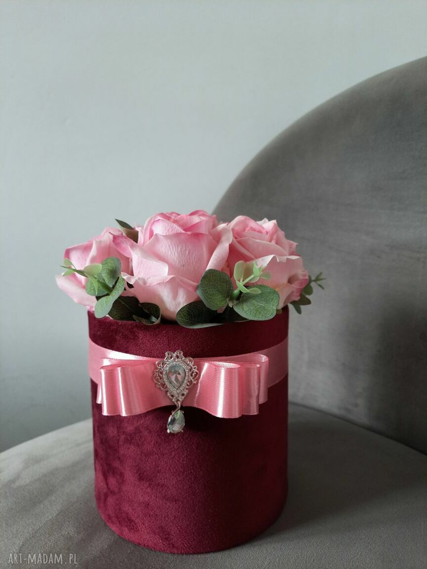 Ręcznie robiony flowerbox z różami w stylu glamour (19 x 20 cm)