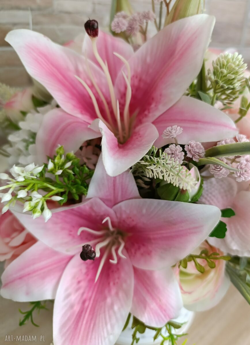 Flowerbox XXL z liliami - elegancki prezent i dekoracja wnętrz
