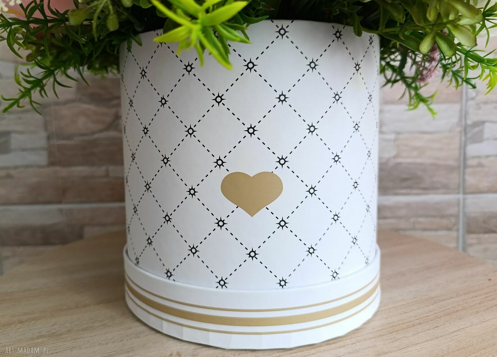 Flowerbox XXL z liliami - elegancki prezent i dekoracja wnętrz