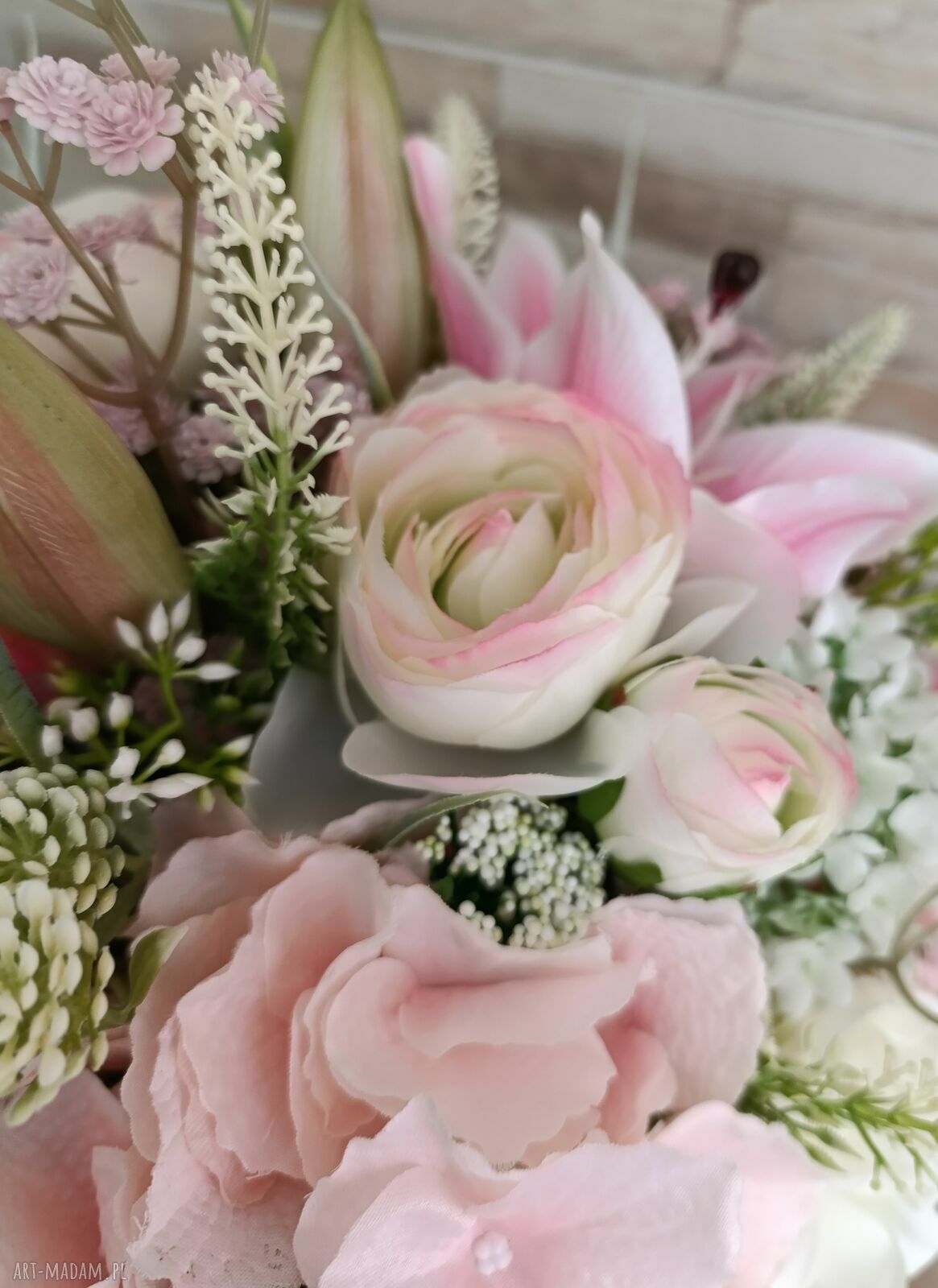 Flowerbox XXL z liliami - elegancki prezent i dekoracja wnętrz