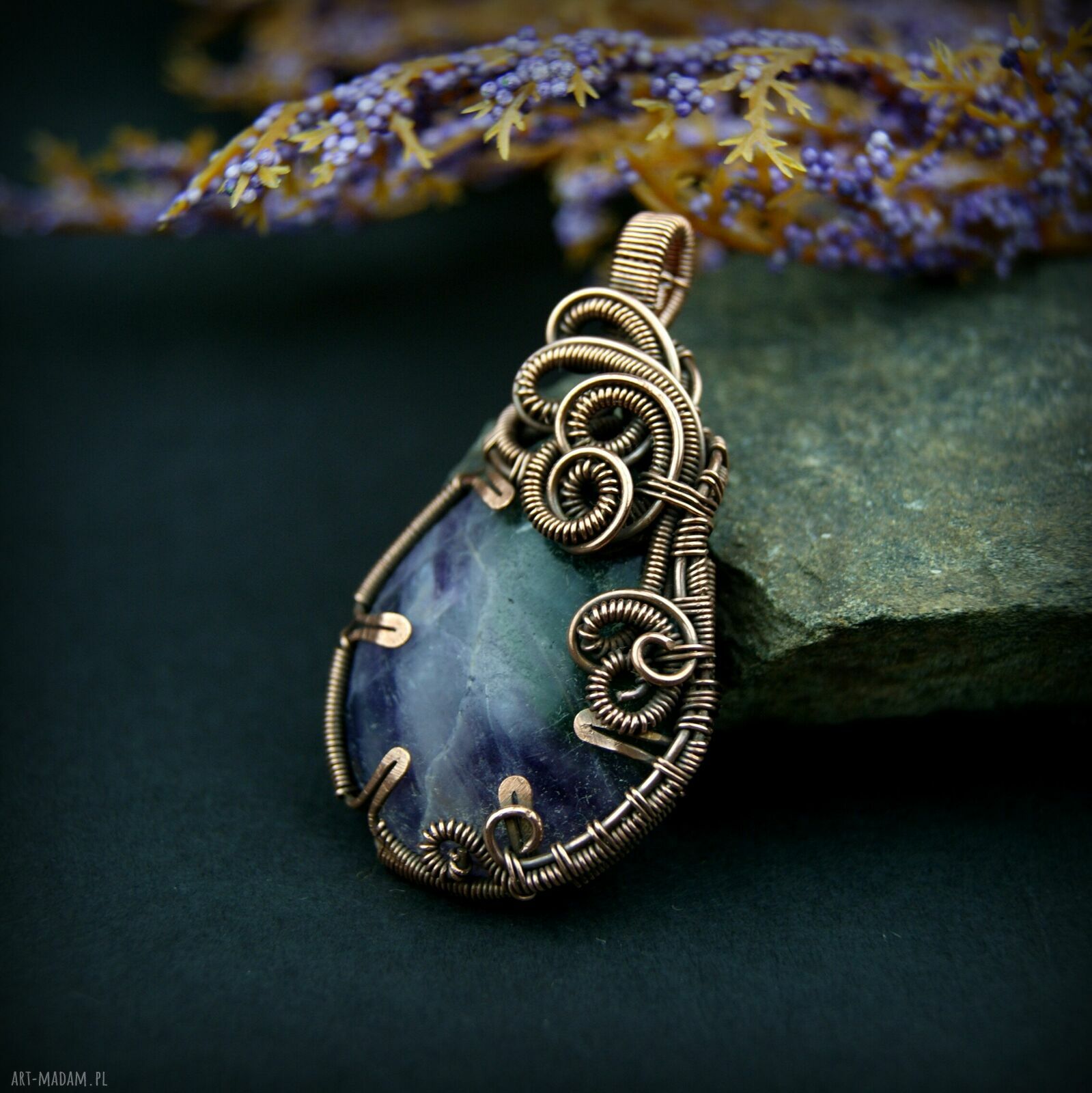 Fluoryt wisiorek wire wrapping z kamieniem - miedziany, oksydowany