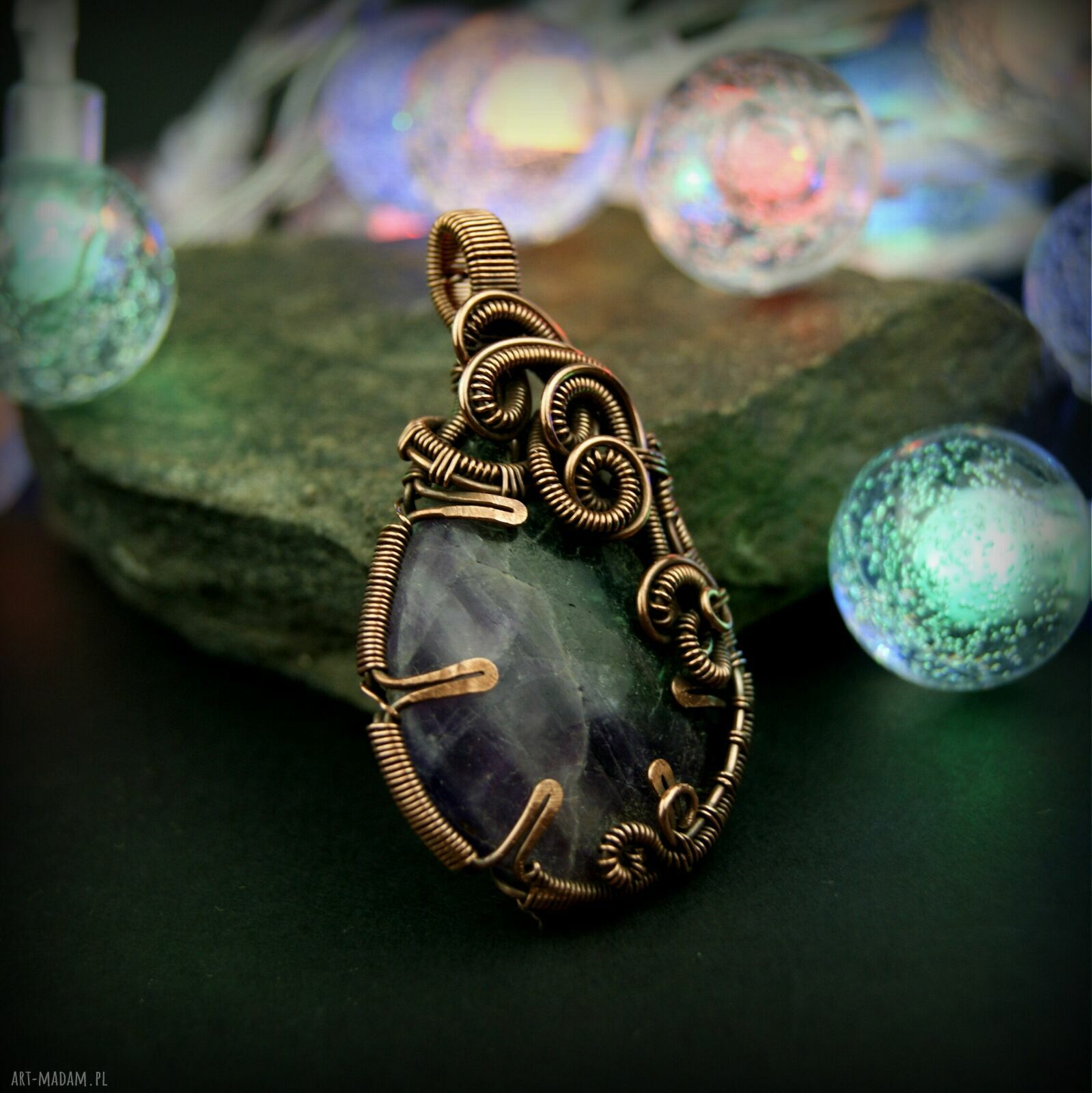 Fluoryt wisiorek wire wrapping z kamieniem - miedziany, oksydowany