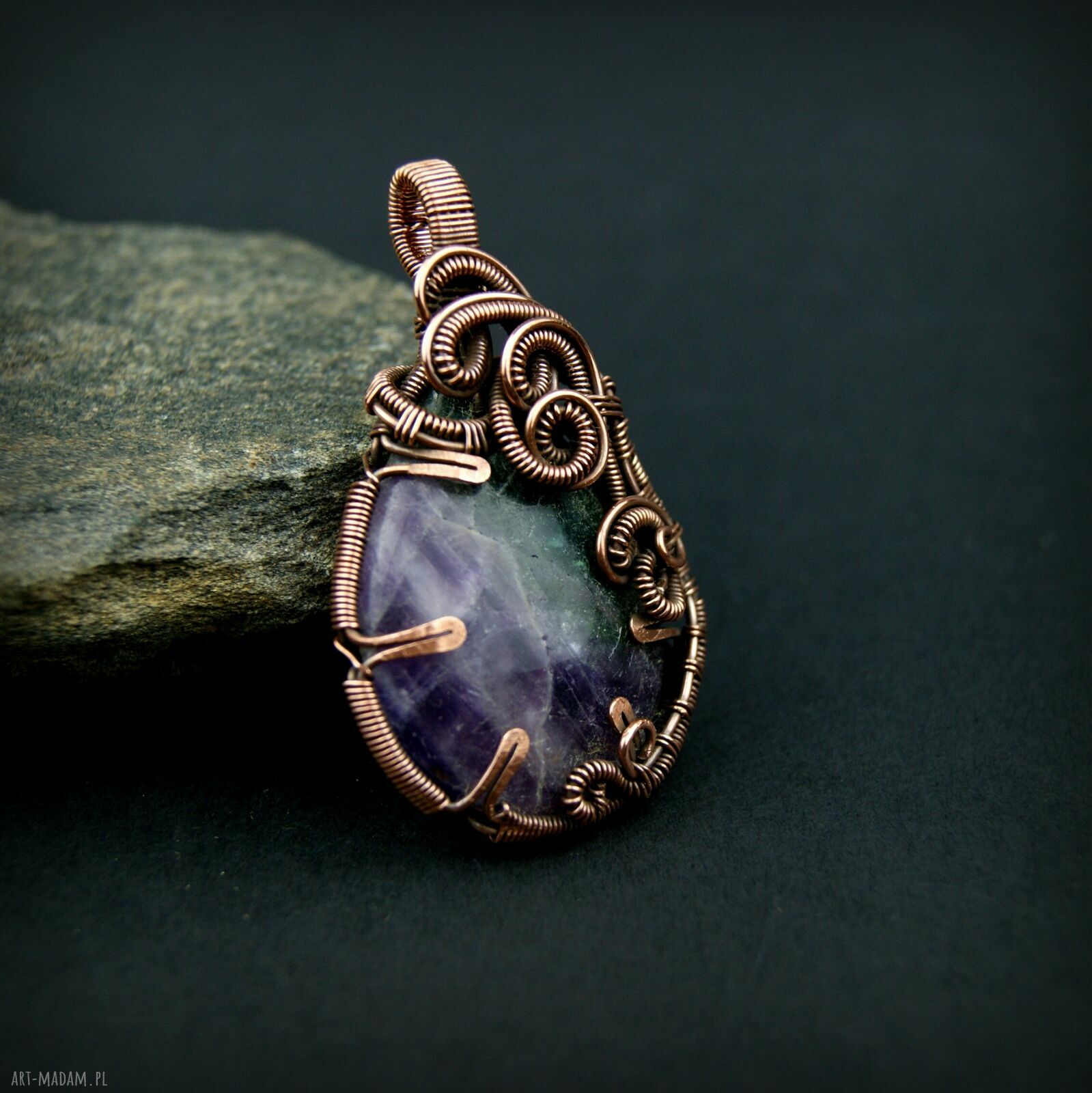 Fluoryt wisiorek wire wrapping z kamieniem - miedziany, oksydowany