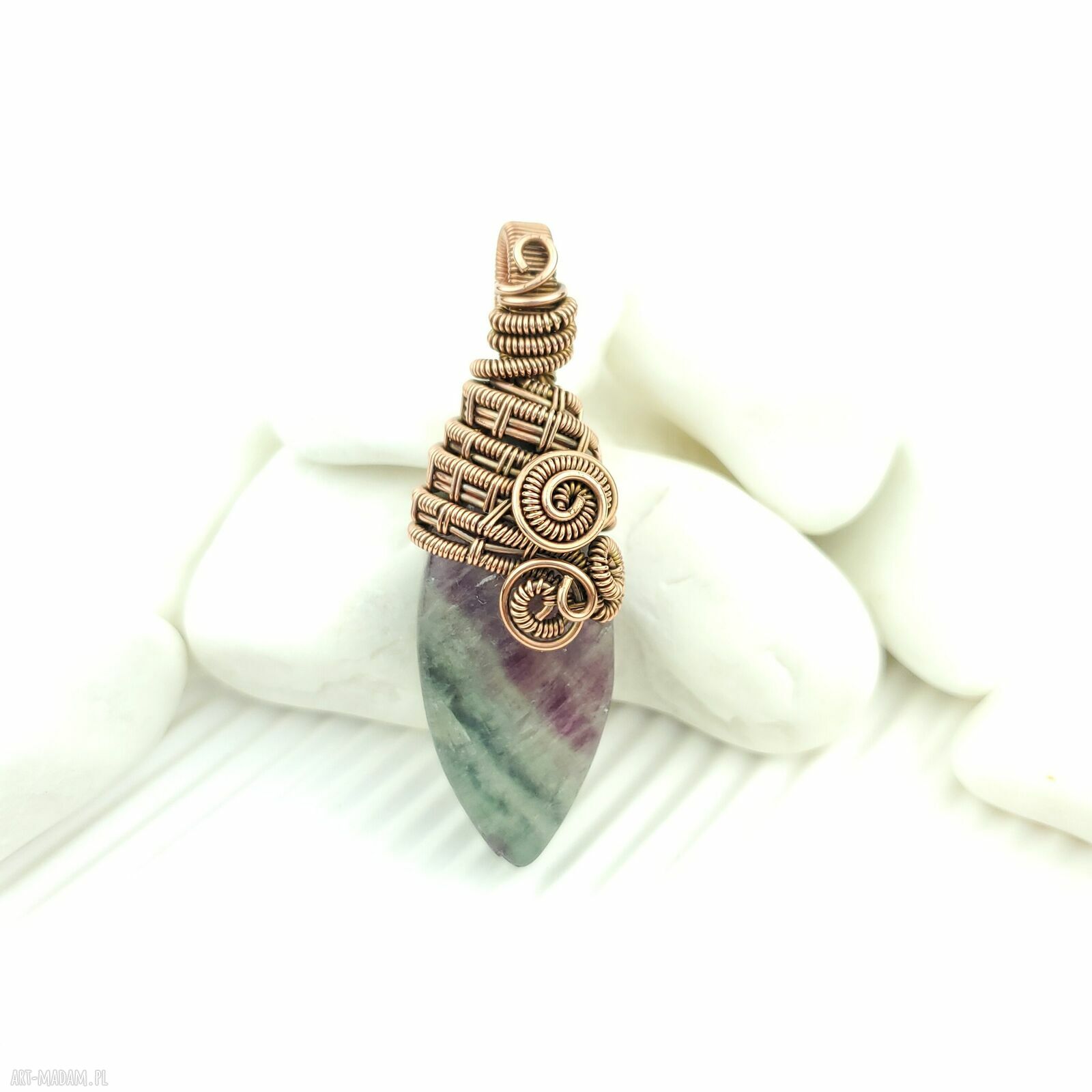 Fluorytowy wisiorek w technice wire wrapping